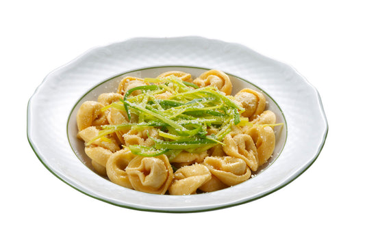 Tortellini roses farcis au saumon fumé – Fondue de poireaux